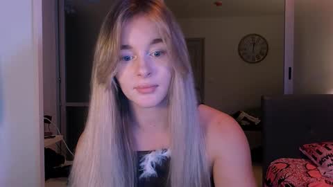 Snapshot of victoriande chatting on October 24, 1:45 pm Eva and Victor online show from October 24, 1:45 pm