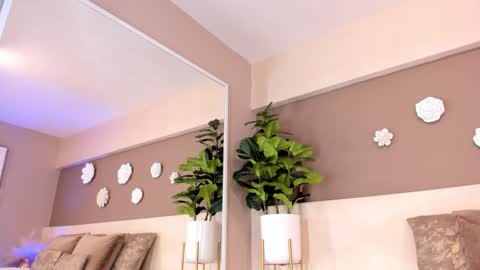 Victoria Shelby  online show from February 13, 1:03 pm