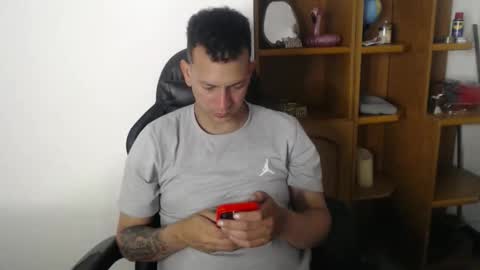 victormanuelq_1 online show from March 15, 3:11 am