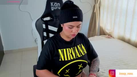 V  I C  T O R I A  online show from May 14, 7:01 pm