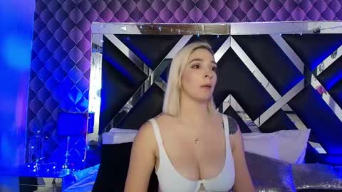 victtoria lee online show from March 18, 1:22 am