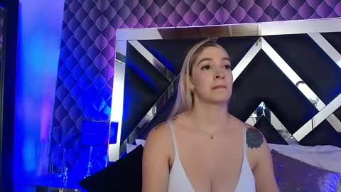 victtoria lee online show from November 10, 7:16 pm