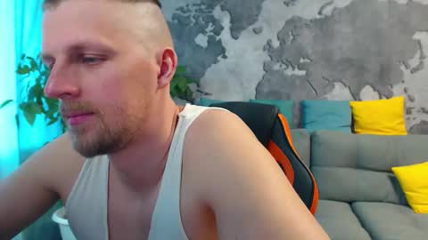 vikingchrisss online show from May 7, 10:11 am