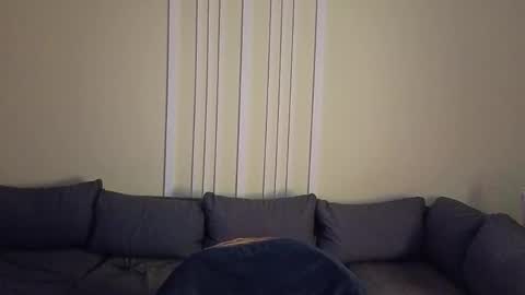 Max online show from April 5, 5:21 pm