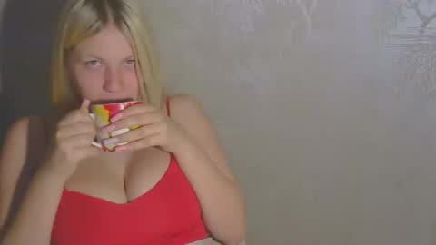 viktoria20502 online show from December 3, 11:38 pm