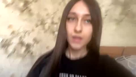 Snapshot of viktoria9898 chatting on February 17, 9:46 am Sweett online show from February 17, 9:46 am