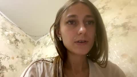 Snapshot of viktoria9898 chatting on December 6, 9:51 pm Sweett online show from December 6, 9:51 pm