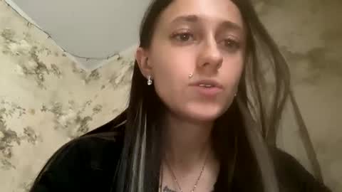 Snapshot of viktoria9898 chatting on October 14, 11:57 am Sweett online show from October 14, 11:57 am
