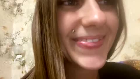 Snapshot of viktoria9898 chatting on January 22, 12:38 am Sweett online show from January 22, 12:38 am