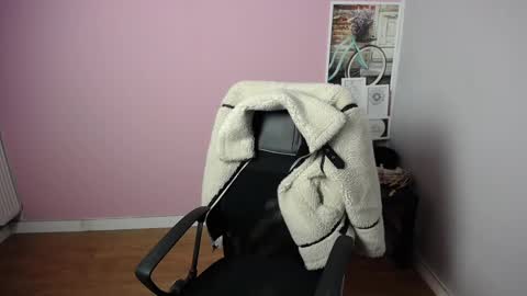 Snapshot of viktoria_lovely chatting on February 19, 6:11 am viktoria_lovely online show from February 19, 6:11 am