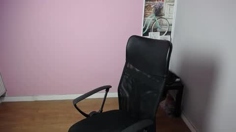 Snapshot of viktoria_lovely chatting on September 15, 6:26 am viktoria_lovely online show from September 15, 6:26 am