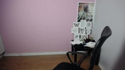 Snapshot of viktoria_lovely chatting on January 2, 6:18 am viktoria_lovely online show from January 2, 6:18 am