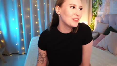  Vi  online show from April 18, 7:07 pm