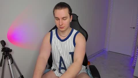 Vincent Strong online show from February 7, 4:03 pm