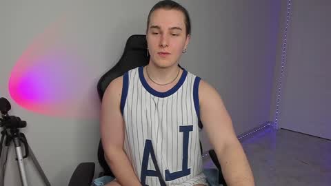 Vincent Strong online show from February 8, 3:00 pm