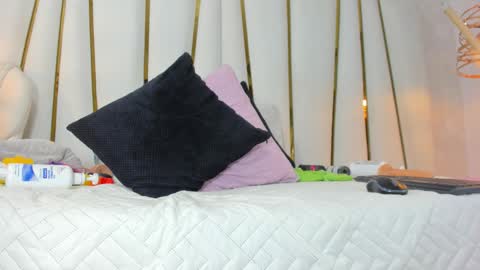 violeet_gray online show from February 27, 3:59 pm