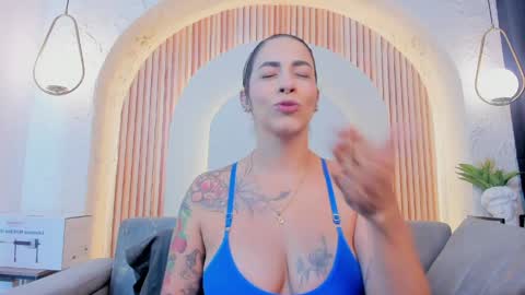 Violette online show from April 8, 10:29 am