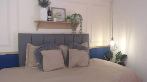 V I O L E T  online show from April 9, 2:01 pm