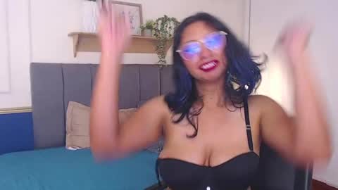 V I O L E T  online show from April 18, 7:07 pm