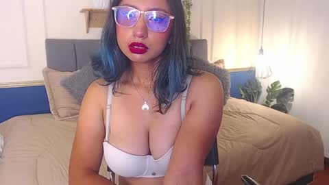 V I O L E T  online show from April 8, 2:31 pm