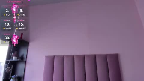 Snapshot of violet_myerrs chatting on September 25, 1:29 pm violet online show from September 25, 1:29 pm