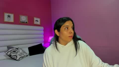 violet_sinclair online show from April 20, 11:57 am