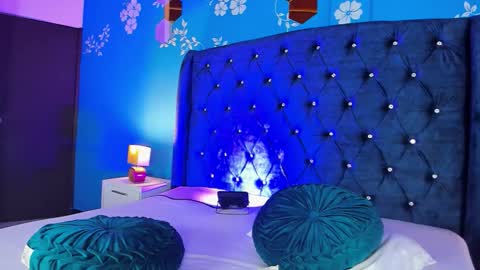 violet_smith01 online show from January 5, 5:27 pm