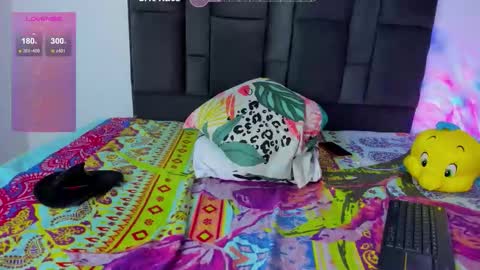 violett taylor online show from February 23, 7:10 am