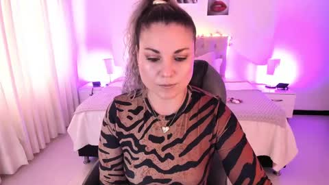 Snapshot of violeta_hotter_ chatting on October 6, 11:50 am violeta_hotter_ online show from October 6, 11:50 am
