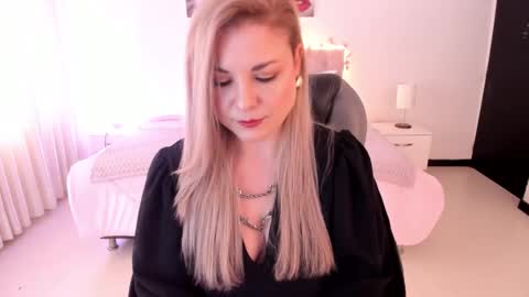 Snapshot of violeta_hotter_ chatting on October 23, 12:06 pm violeta_hotter_ online show from October 23, 12:06 pm