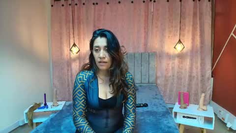 VIOLETA online show from November 25, 1:43 pm