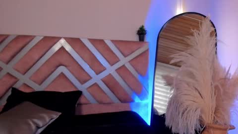 Call me Violet online show from November 15, 6:20 pm