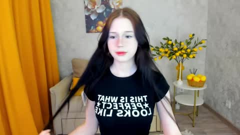 violetharmee online show from April 7, 11:34 am