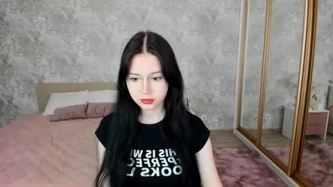 violetharmee online show from April 20, 5:16 pm