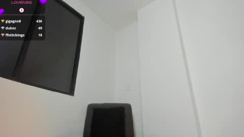 VIOLETA MONTANA online show from April 8, 11:30 pm