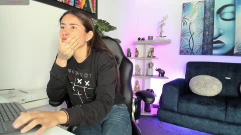 Snapshot of violetparkker chatting on February 25, 12:38 pm violetparkker online show from February 25, 12:38 pm