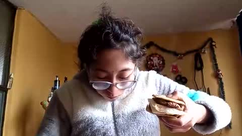 Violet777  online show from November 23, 1:09 pm