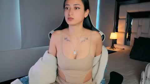 violetskinny online show from April 4, 7:32 pm