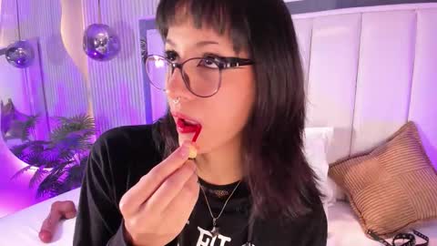 violettacolinss online show from February 25, 11:36 am