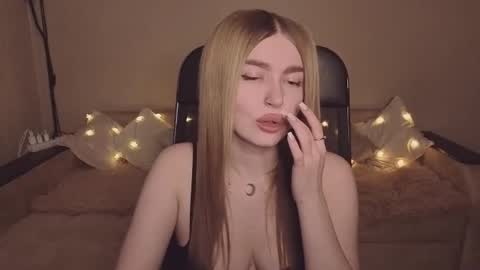 ViolettaOtis online show from January 19, 2:49 pm