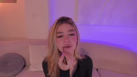 Violett  online show from May 23, 10:55 am