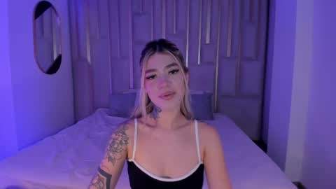 Violett  online show from May 24, 11:06 am