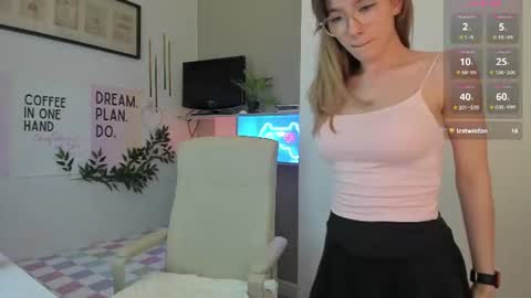 Violett online show from July 4, 1:48 pm