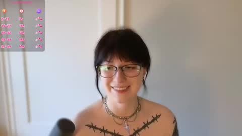 Violet Winter  indie sleaze goth girl next door online show from October 27, 1:55 pm