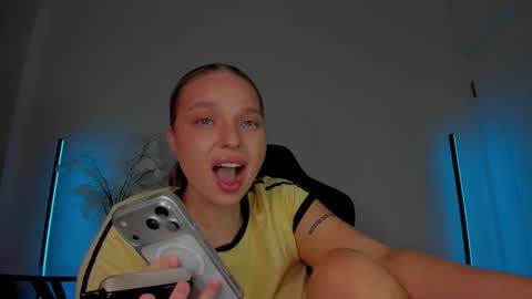 Violla online show from November 17, 5:32 am