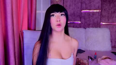 viollettebylyly online show from October 20, 1:49 pm