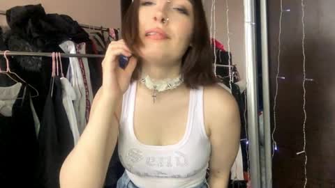 virusdoll online show from April 22, 10:33 am