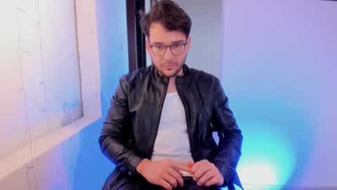 Vito Ferrer online show from January 13, 12:02 pm