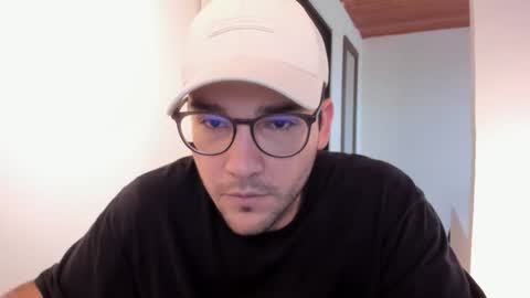 Vito Ferrer online show from November 23, 11:30 am