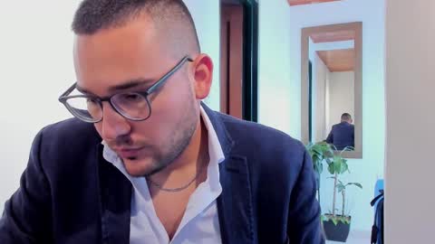 Snapshot of vito_ferrero chatting on March 6, 6:59 pm Vito Ferrer online show from March 6, 6:59 pm